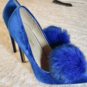 Velvet pointy toe stiletto fur pump